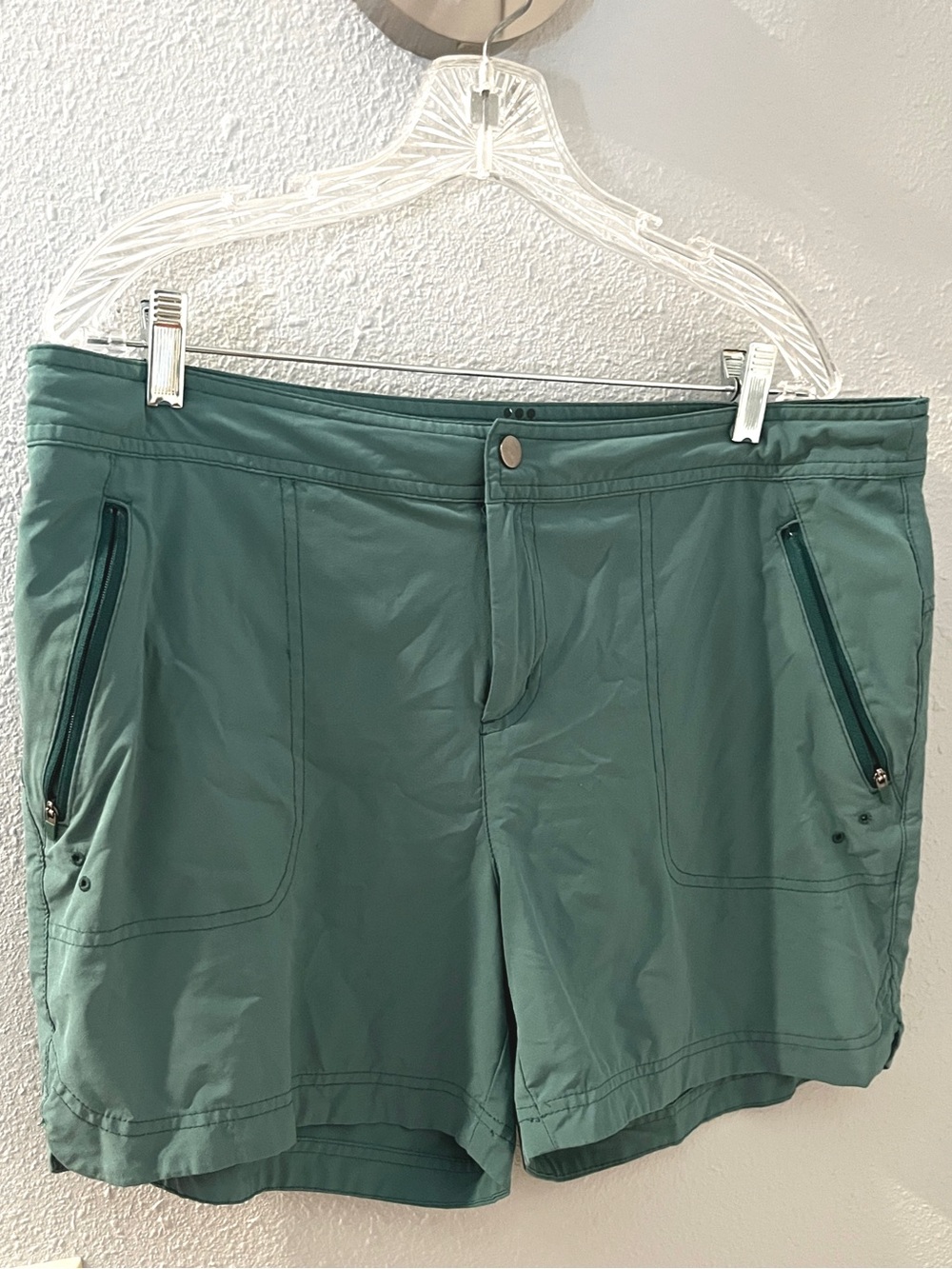 Title Nine Blue Green Rogue 5” Athletic Shorts with Zip Pockets